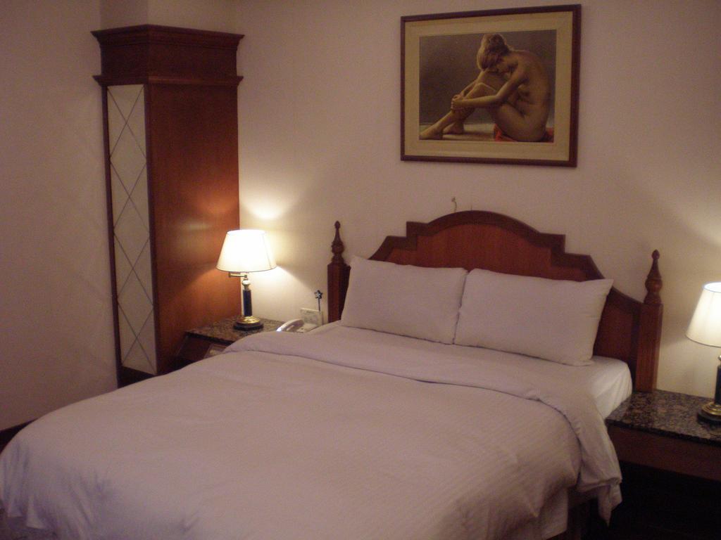 Emperor Hotel Kaohsziung Szoba fotó