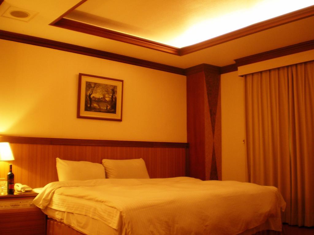 Emperor Hotel Kaohsziung Szoba fotó