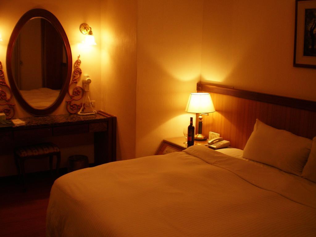 Emperor Hotel Kaohsziung Szoba fotó