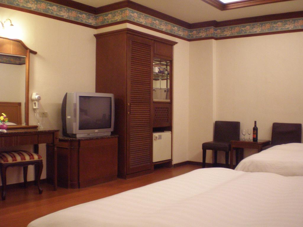 Emperor Hotel Kaohsziung Szoba fotó